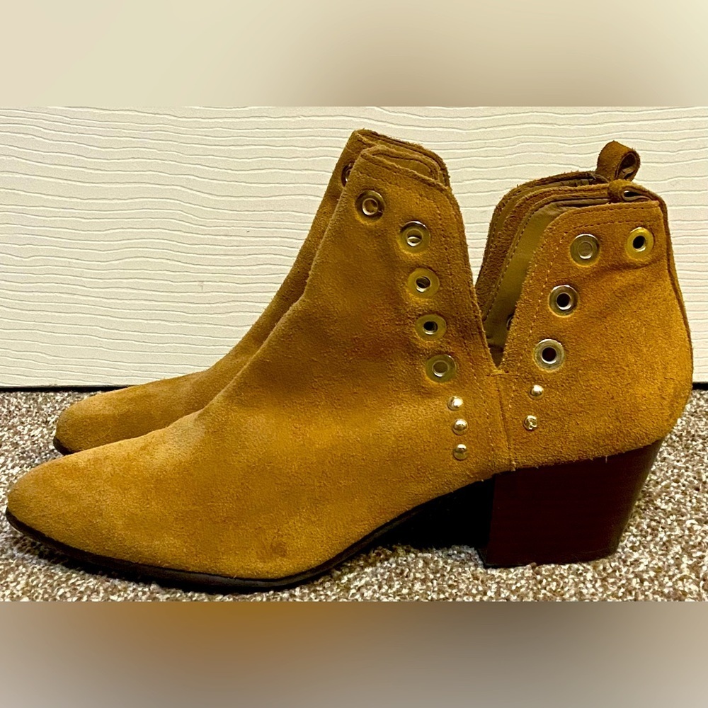 Sam Edelman Rubin Women's Brown Eyelet Leather Ankle Bootie Cuban Heels Size 8.5